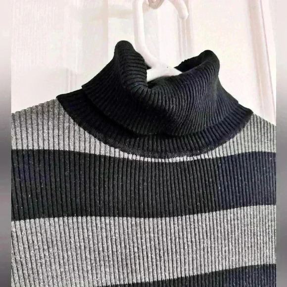 Rocorose Bodycon Gray & Black Striped Sweater Dress with Turtleneck - Size S/M - Picture 6 of 6